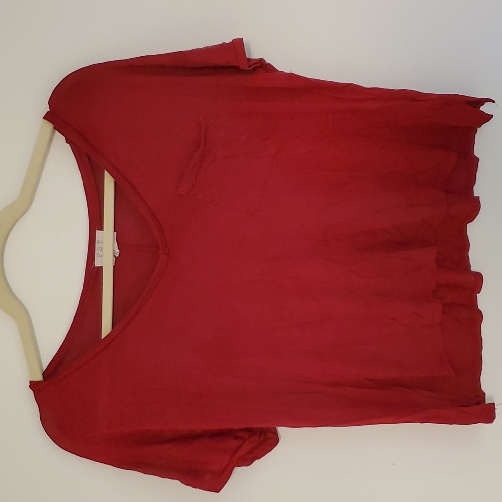 Maroon v-neck pocket tee